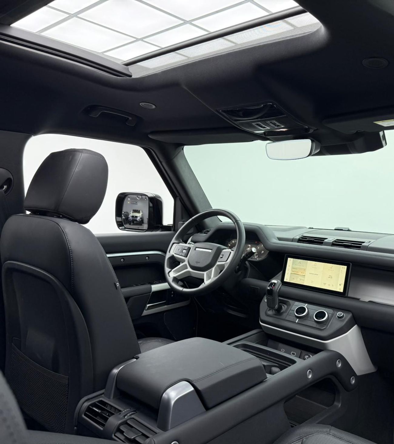 Land Rover Defender P300 110 SE 2.0L (5 Seater) 2024 Land Rover Defender SE P300 110, 2028 LR Warranty, Very Low Km, Ful