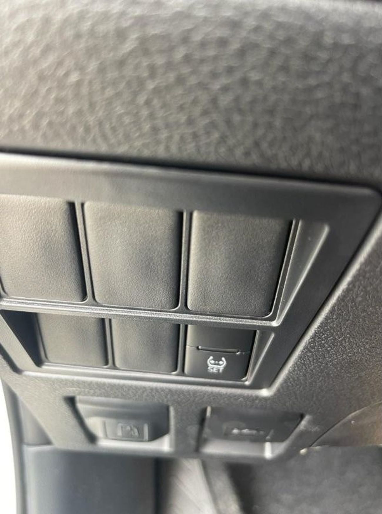 Toyota Hilux Toyota Hilux SR5 2.7L Petrol, Automatic Model 2024 Color White