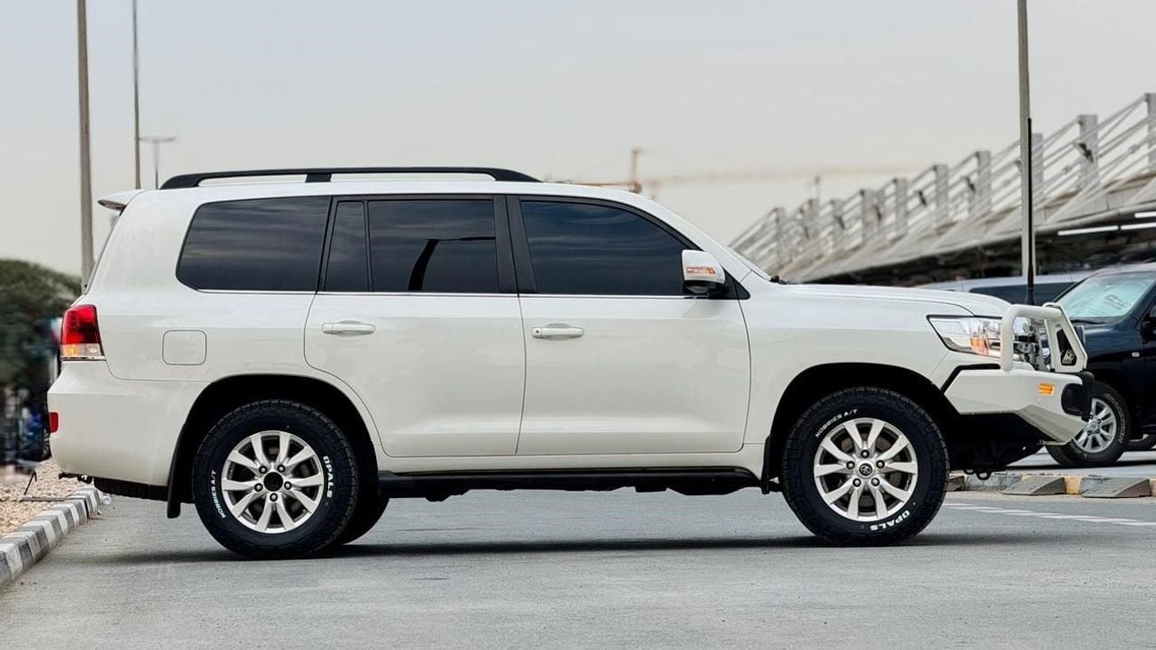 Toyota Land Cruiser 2019 | 4.5L DIESEL | AT | RHD | HEAVY BULL BAR WITH LED FOCUSED LIGHTS | PUSH START ENGINE | REAR CL