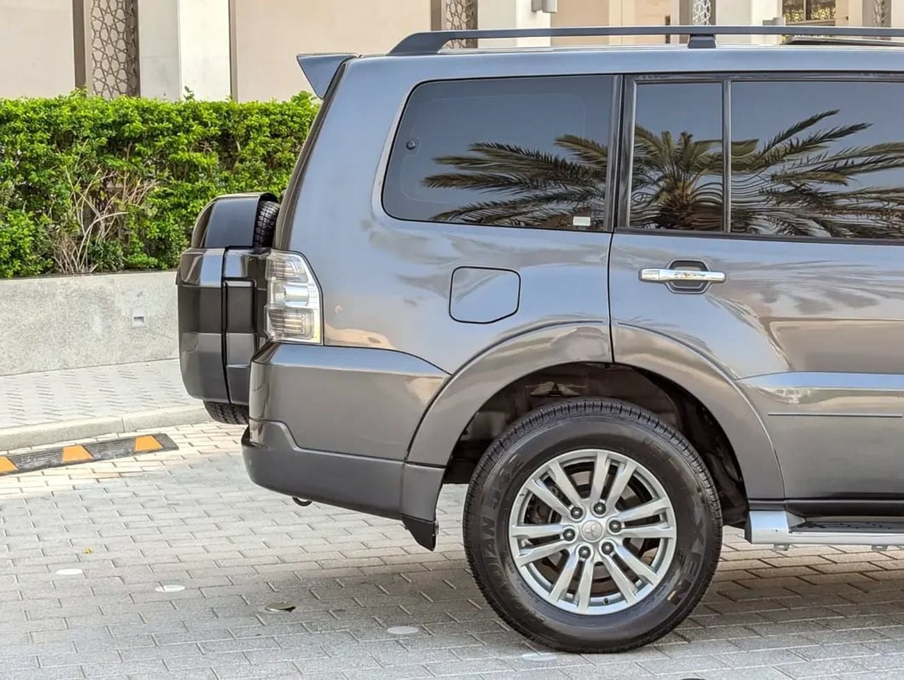 ميتسوبيشي باجيرو GLS TOP FULL OPTION V6 3.8L IN EXCELLENT CONDITION