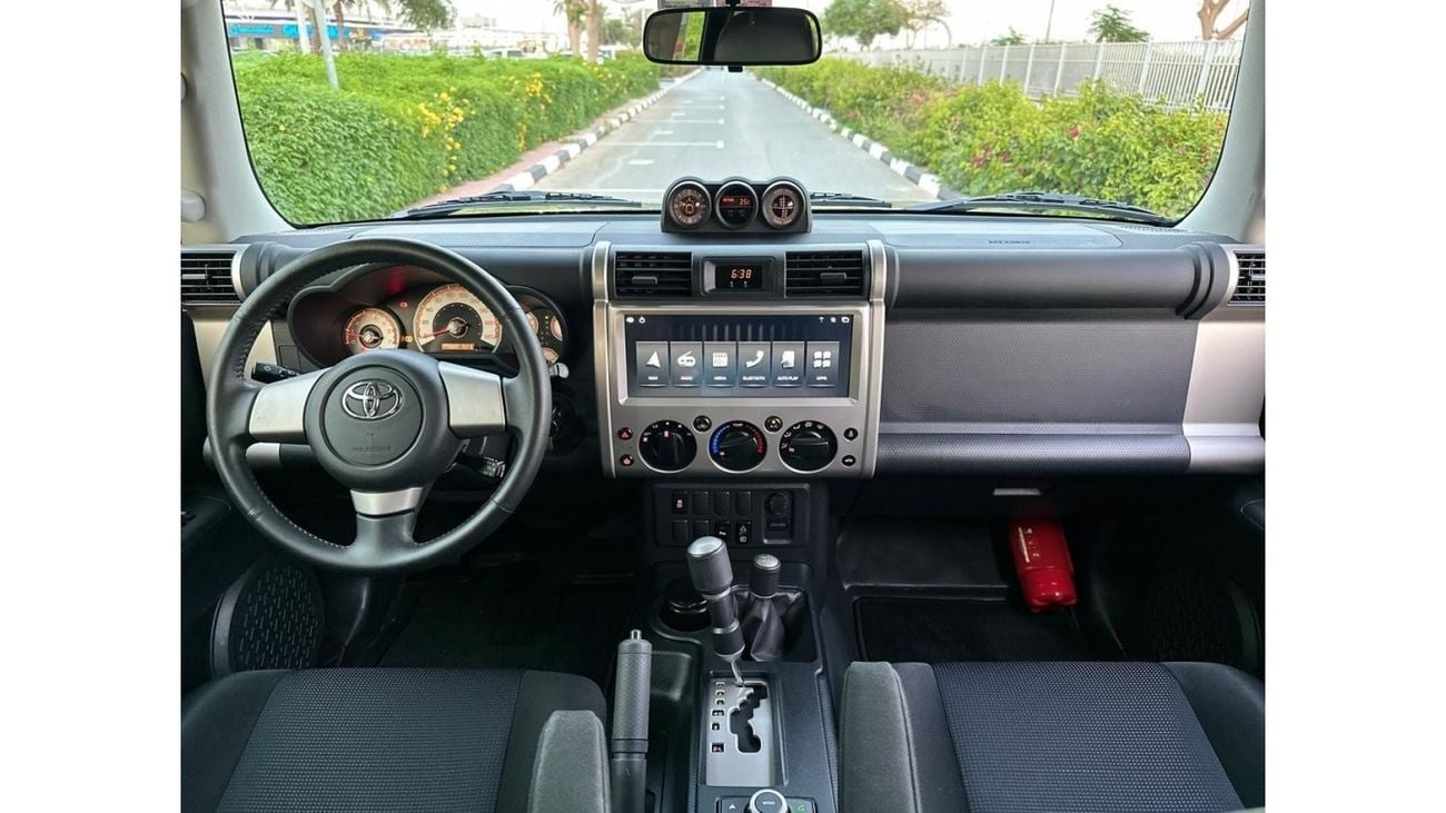 Toyota FJ Cruiser Toyota FJ cruiser 2023 KM 15000 GCC SPECS NO ACCIDENT OR PAINT WARRANTY + SERVICE FROM AGENCY