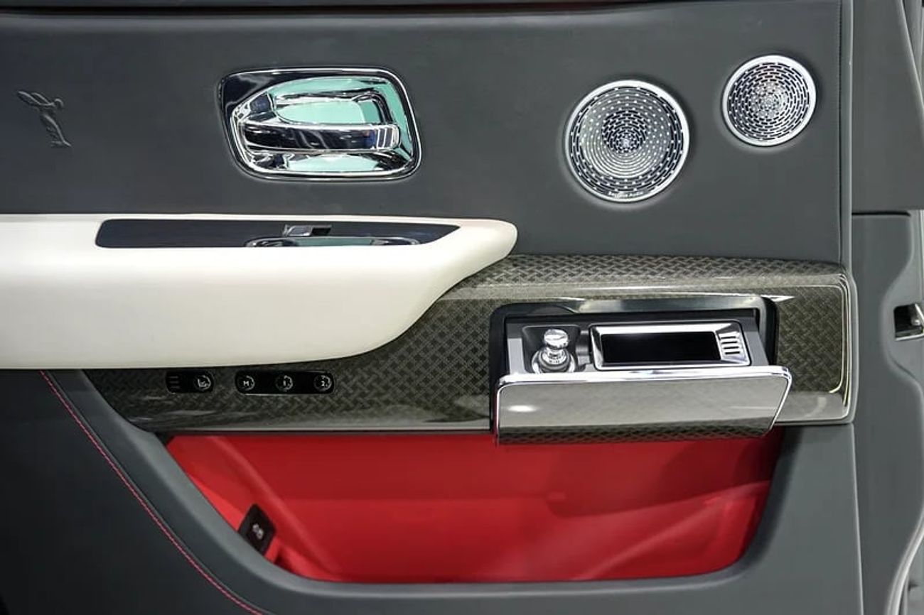 رولز رويس كولينان Black Badge, Rear Executive Seats w/ Entertainment, Bespoke Audio, Dealer Warr + Ser!!