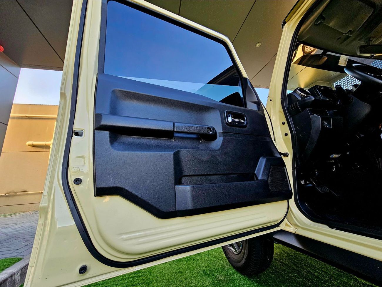 سوزوكي جيمني GLX/ DUAL TONE/ AUTOMATIC/ ORIGINAL PAINT/ 1.5L V4/ LOW MILEAGE