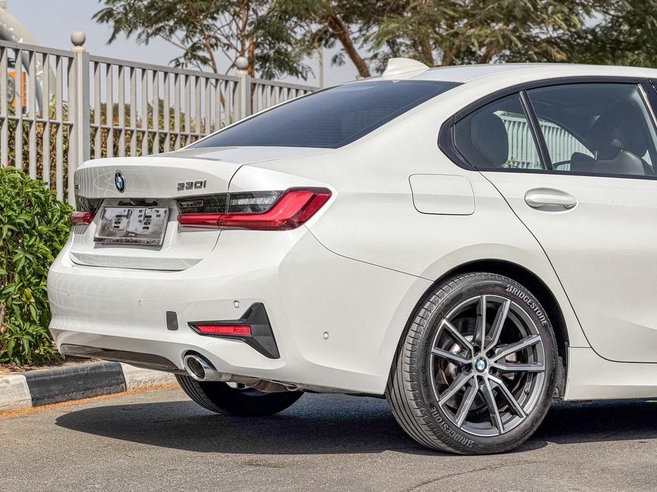 بي أم دبليو 330i Exclusive 2.0L (255 HP)