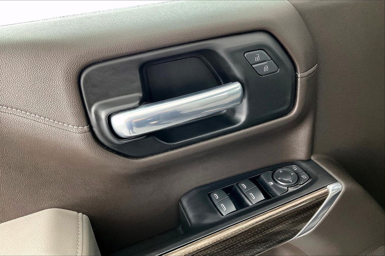 Chevrolet Silverado LT Z71 Trail Boss - Crew Cab| 1 year free warranty | Flood Free