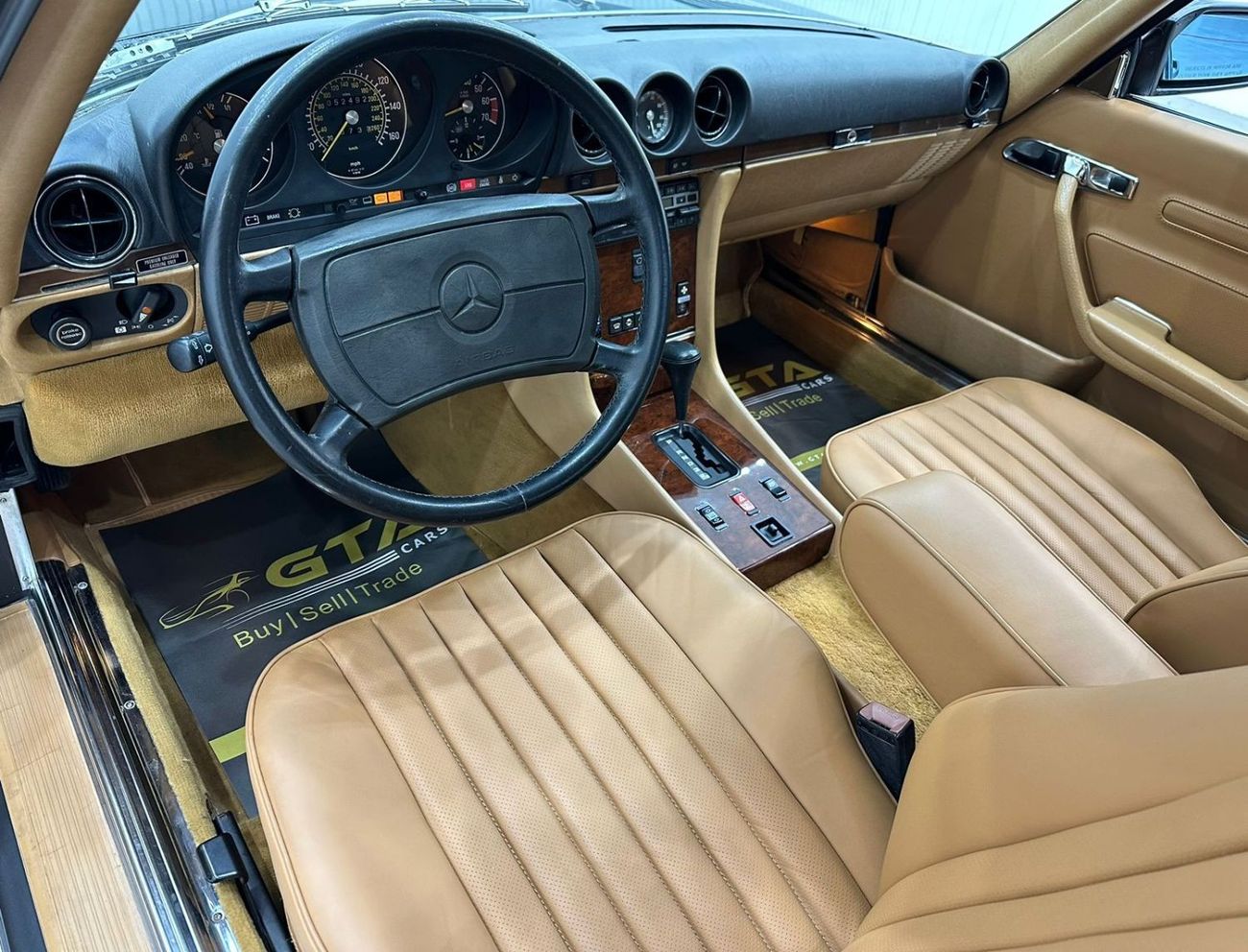 مرسيدس بنز SL 560 1988 Mercedes Benz 560SL, Low Kms, Excellent Condition, Canadian Specs