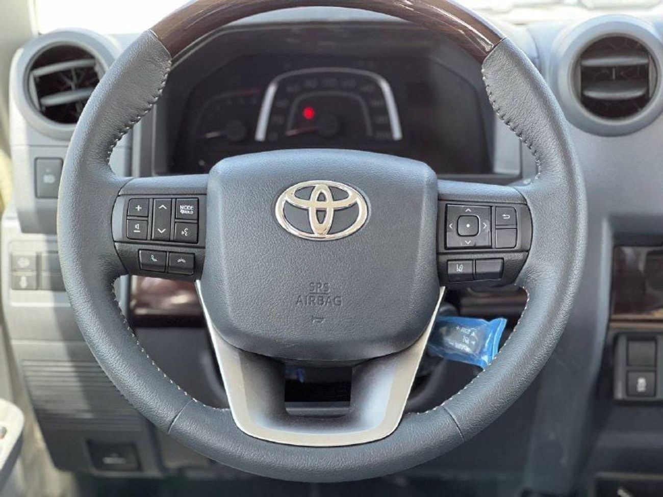 Toyota Land Cruiser 70 LX LC76 2.8L DSL A/T // 2025 // HIGH OPTION WITH RADAR , DIFFLOCK , DVD&BACK CAMERA // SPECIAL OFFER