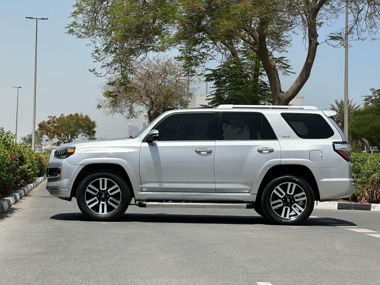 تويوتا Runner4 TOYOTA 4RUNNER LIMITED | FULL OPTION | 7 SEATS & 4X4 | UAE PASS