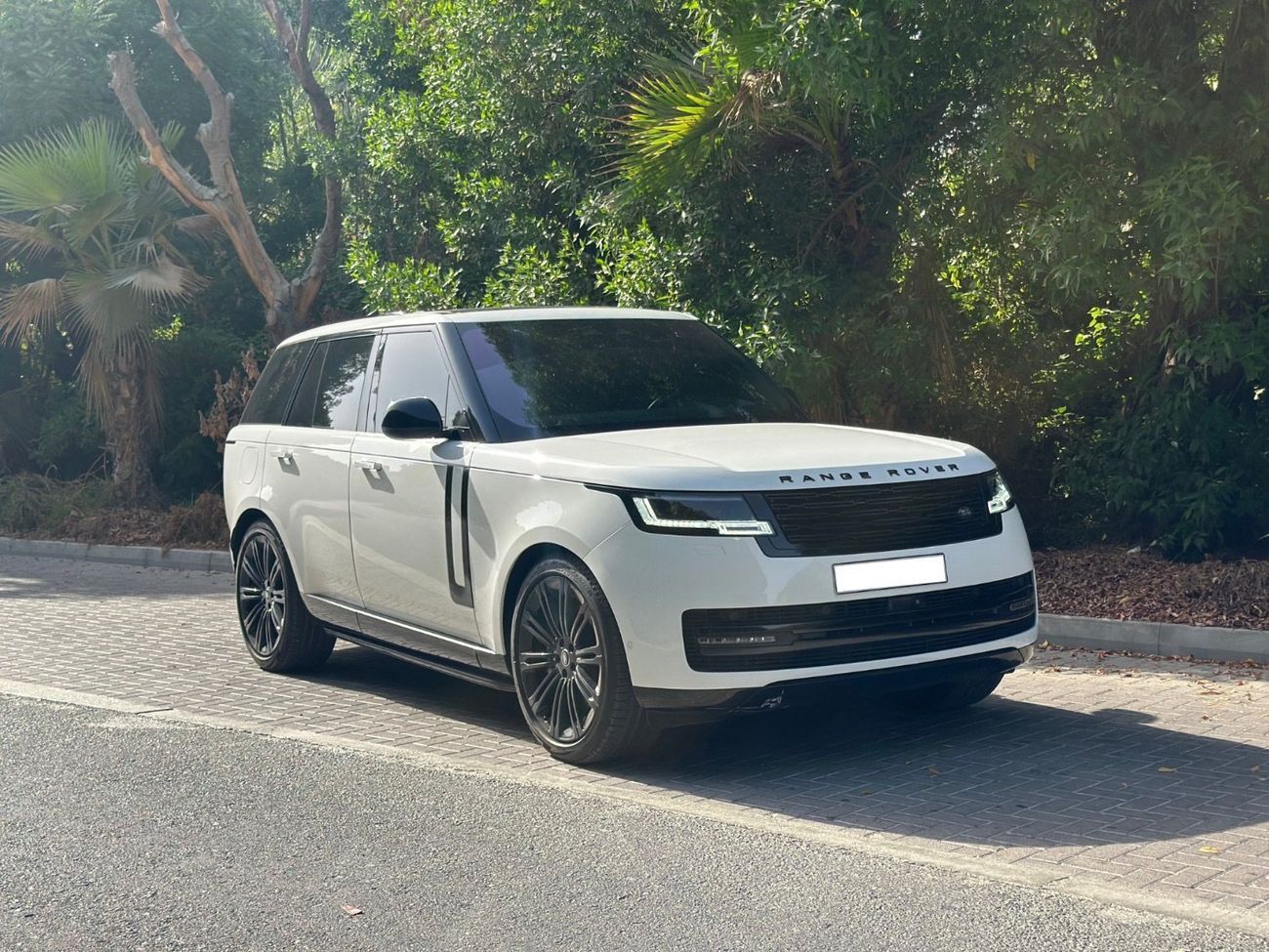 Land Rover Range Rover LWB HSE P530 4.4L HSE P530 4.4L | 2023 | GCC Specs | V8 530 HP | Full Service History | Perfect Cond