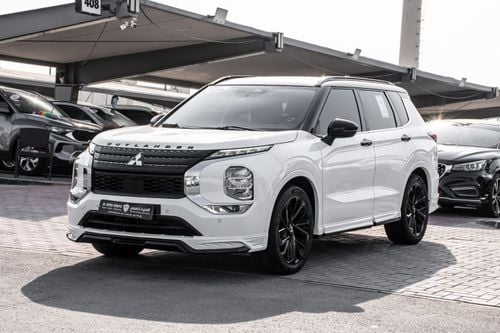 Mitsubishi Outlander PREMIUM LAUNCH EDITION GCC Specs - Original Paint Free Accident Excellent Condition