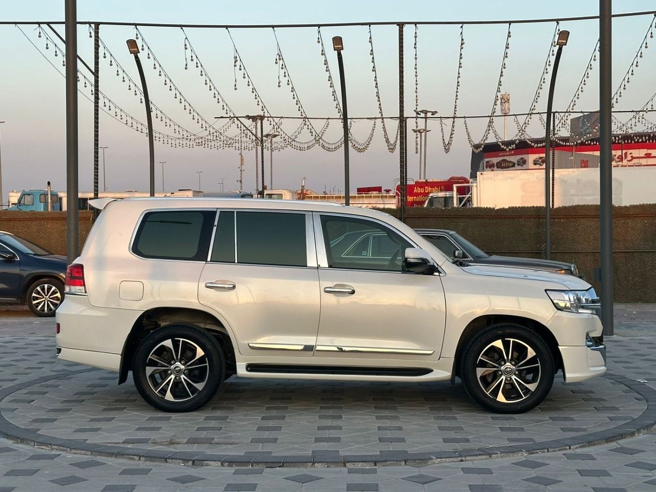 تويوتا لاند كروزر GXR 60th Anniversary 4.6L