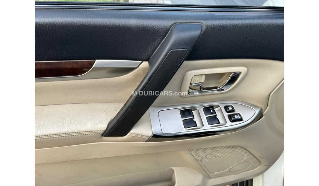 ميتسوبيشي باجيرو GLS Std MITSUBISHI PAJERO GLS 2012 V6 3.5 FULL OPTION PERFECT CONDITION