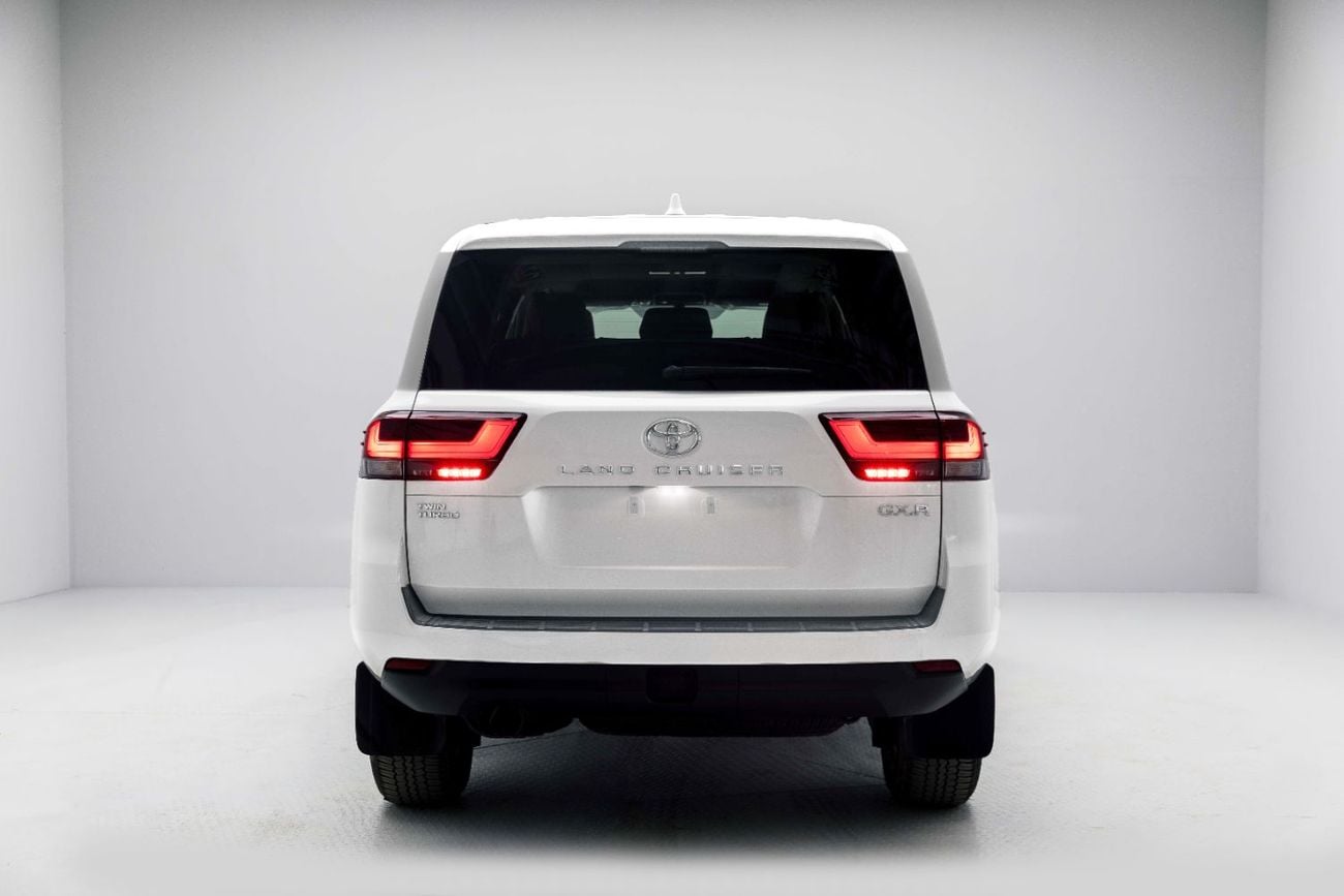 تويوتا لاند كروزر GXR Standard 3.5L - White Pearl Inside Black | Export Only