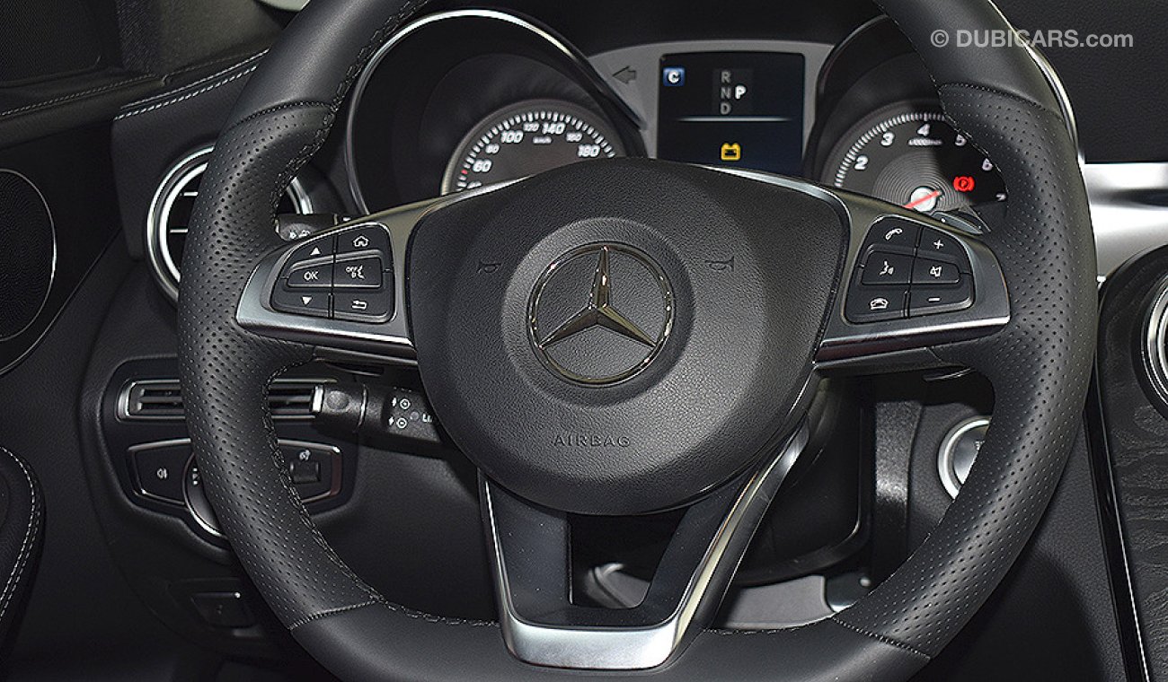 Mercedes-Benz GLC 300 2019, 4Matic 2.0-Turbo GCC, 0km with 2 Years Unlimited Mileage Warranty + 60K km Free Service at EMC