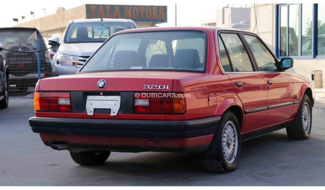 بي أم دبليو 320 i