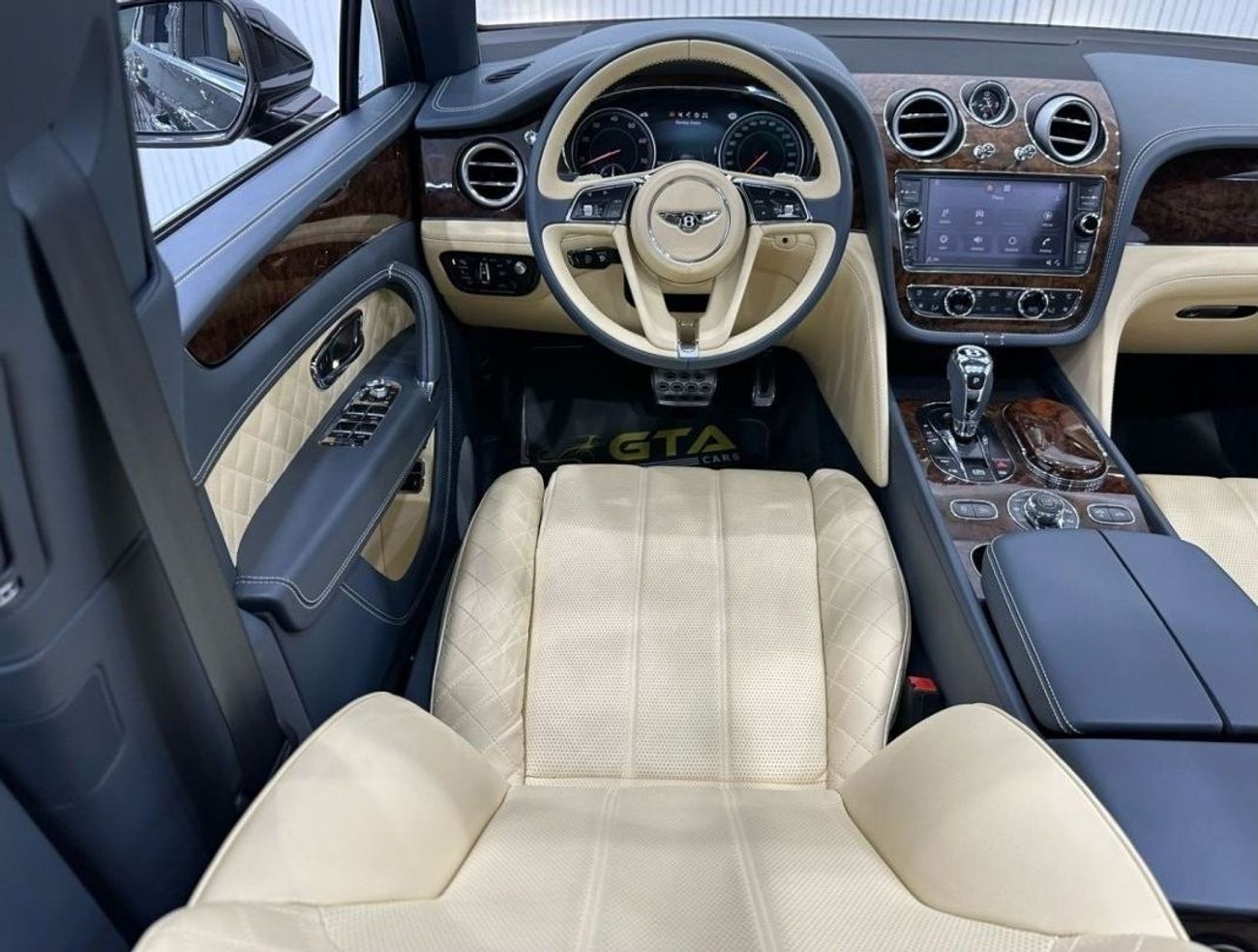 Bentley Bentayga 2017 Bentley Bentayga First Edition W12, Warranty, Full Bentley Service History, Full Options, GCC