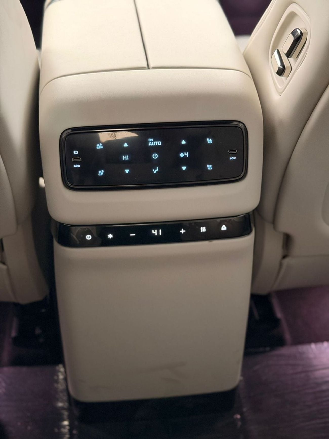 روكس أداماس FIRST CLASS 7 seats big battery full option