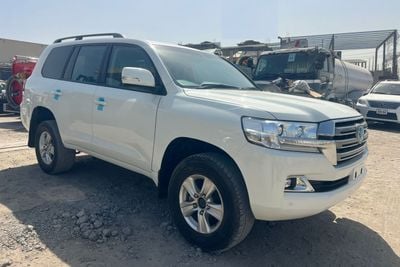 Toyota Land Cruiser GXR Land Cruiser ,Fuel Diesel ,Capacity 4500 cc ,Right Hand Drive ,For Export Only