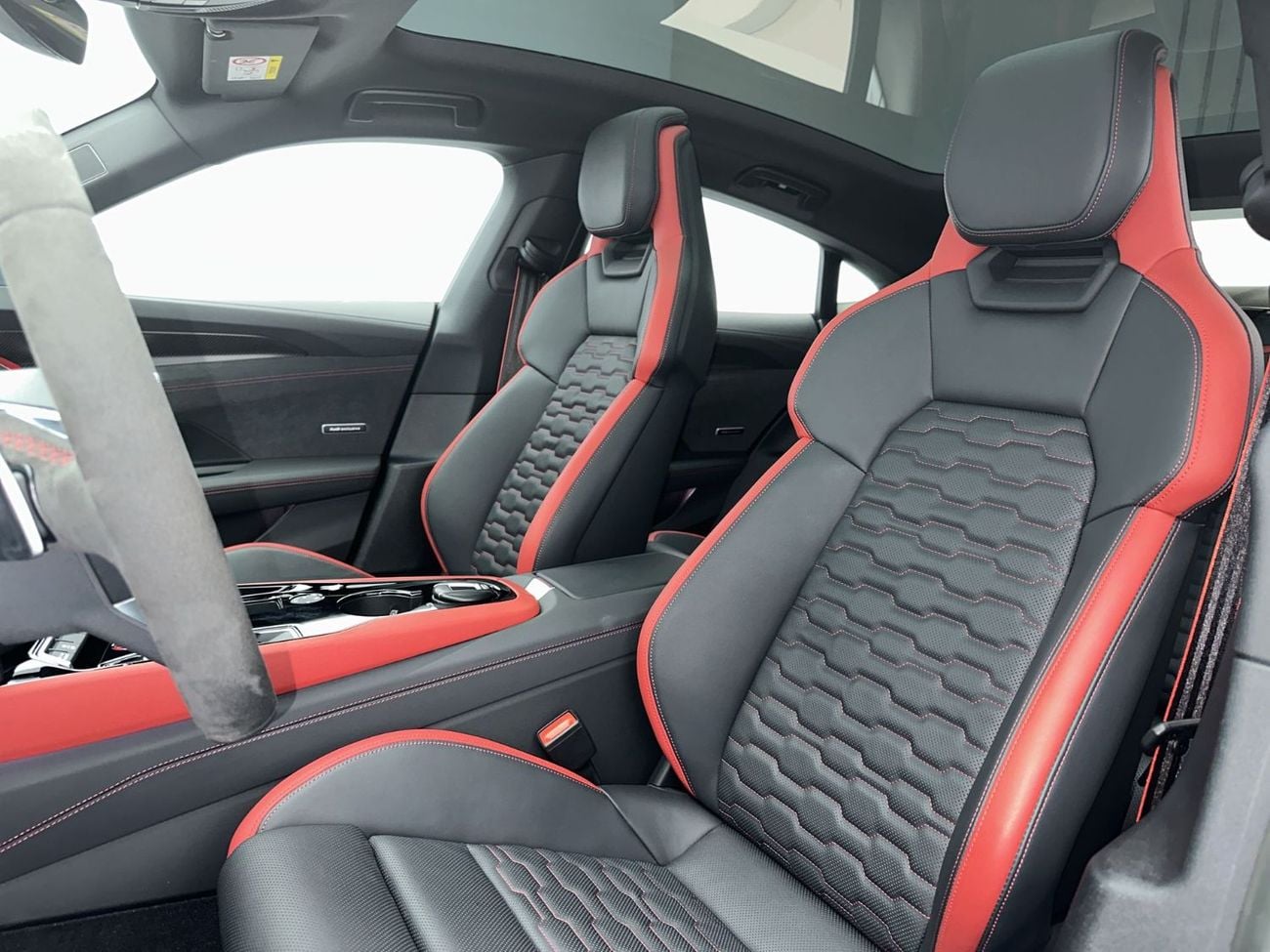 أودي إي ترون جي تي quattro 530hp Exclusive Edition (Ref# 07199)