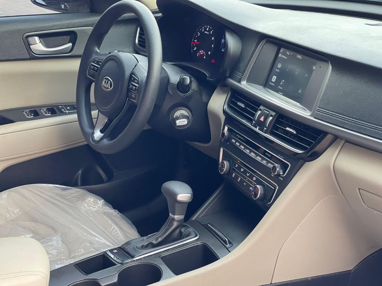 Kia Optima Optima / white / 2018 / in perfect condition