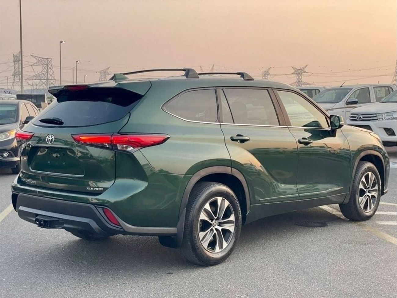 Toyota Highlander 2023 Toyota Highlander 2.4L V4 Turbo - XLE Full Option AWD 4x4 - Radar & Wireless charger - 55,300 M