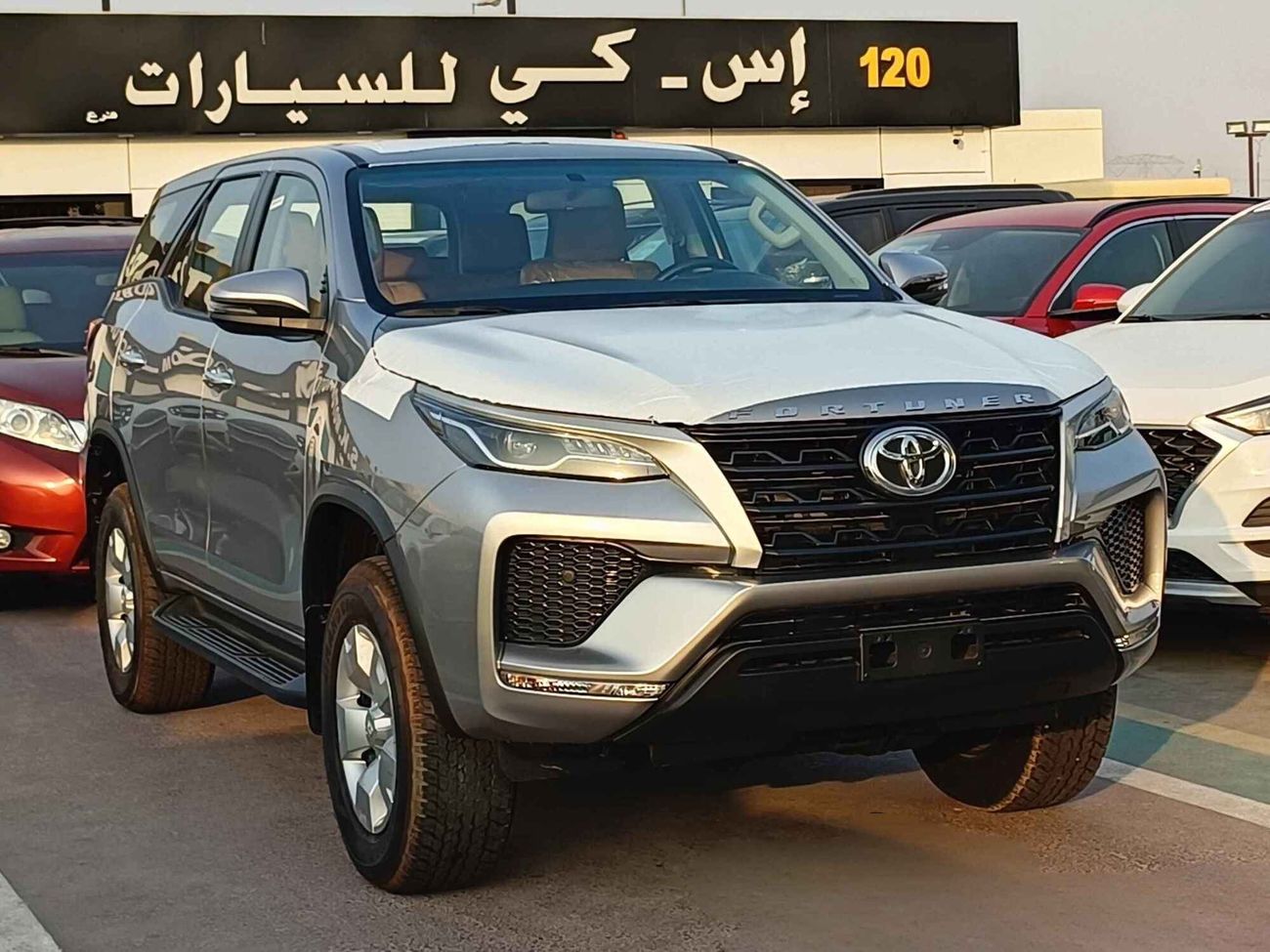 Toyota Fortuner DIESEL, 2.4L V4 / SC 8 AUDIO DISPLAY / MANUAL A.C / "17" STEEL WHEELS / 4X4 (CODE # FD24B)