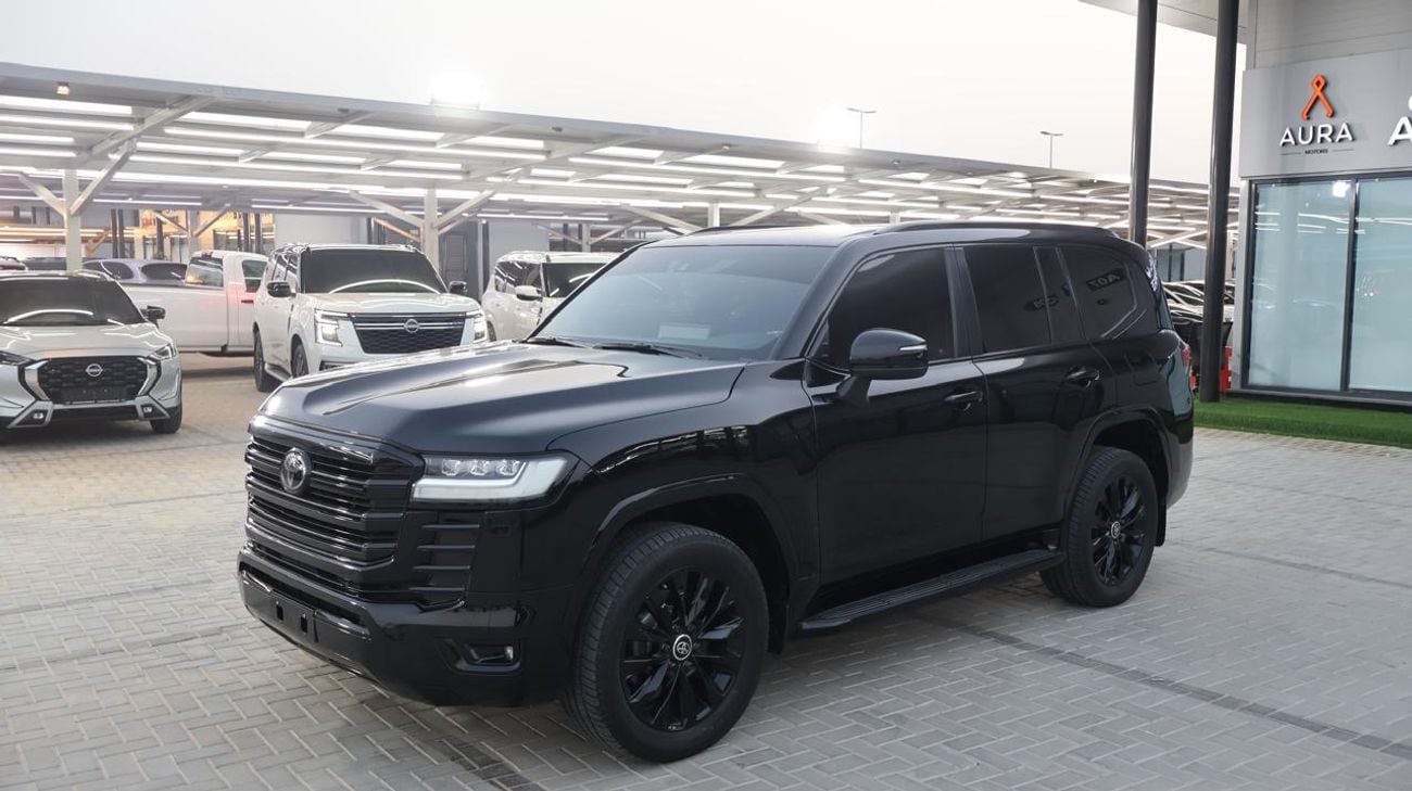 Toyota Land Cruiser BLACK EDITION Well Maintained . Original Mileage. Still under Service Contract  to 125000 KMs. Al Futtaim Warranty
