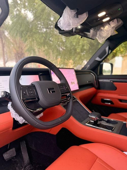 روكس 01 SUV/Crossover AWD 7 seats 5 door