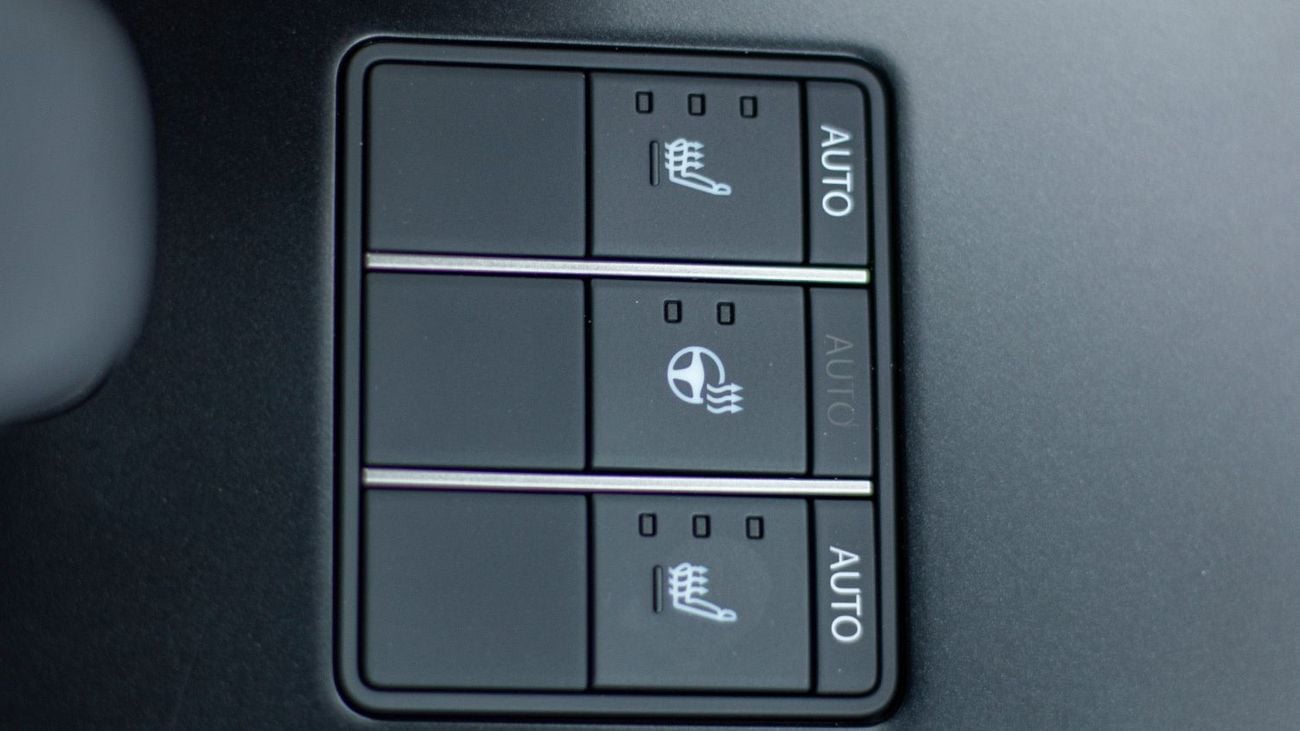 Lexus UX250h STD (NON GCC) LEXUS UX250H | 2-YEAR WARRANTY + SERVICE AVAILABLE | IN-HOUSE FINANCING | 0% DOWNPAYME