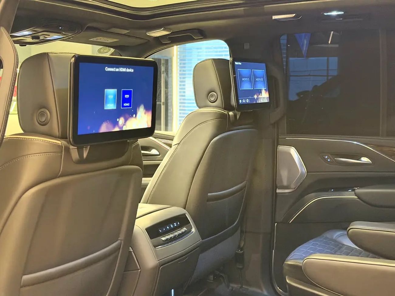 Cadillac Escalade SPORT PLATINUM - Japanese Specs - Brand