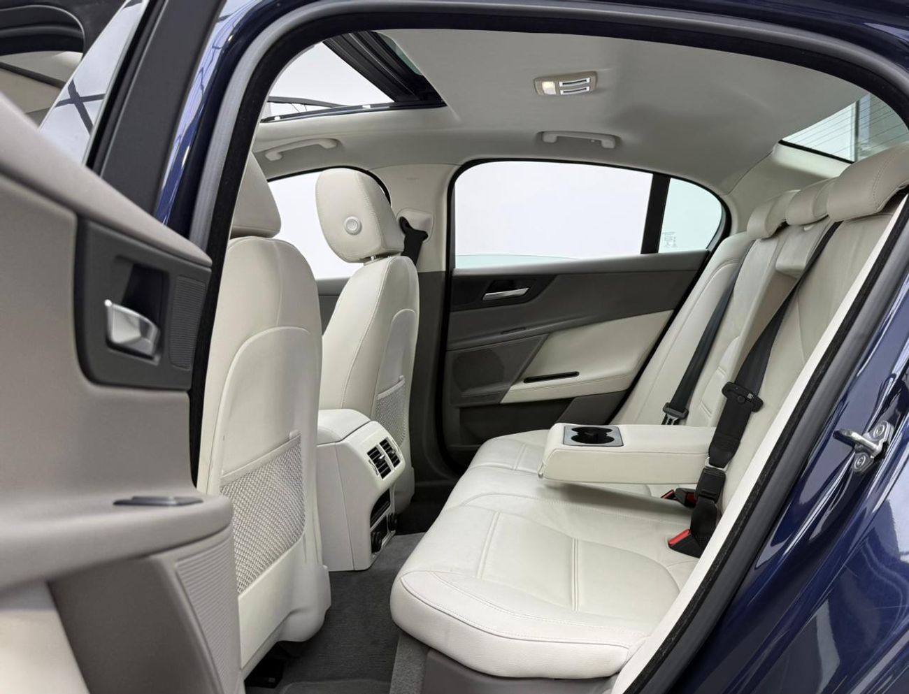 جاكوار XE 2018 Jaguar XE Prestige, 2026 Jaguar Warranty, 2028 Jaguar Service Pack, Excellent Condition, GCC