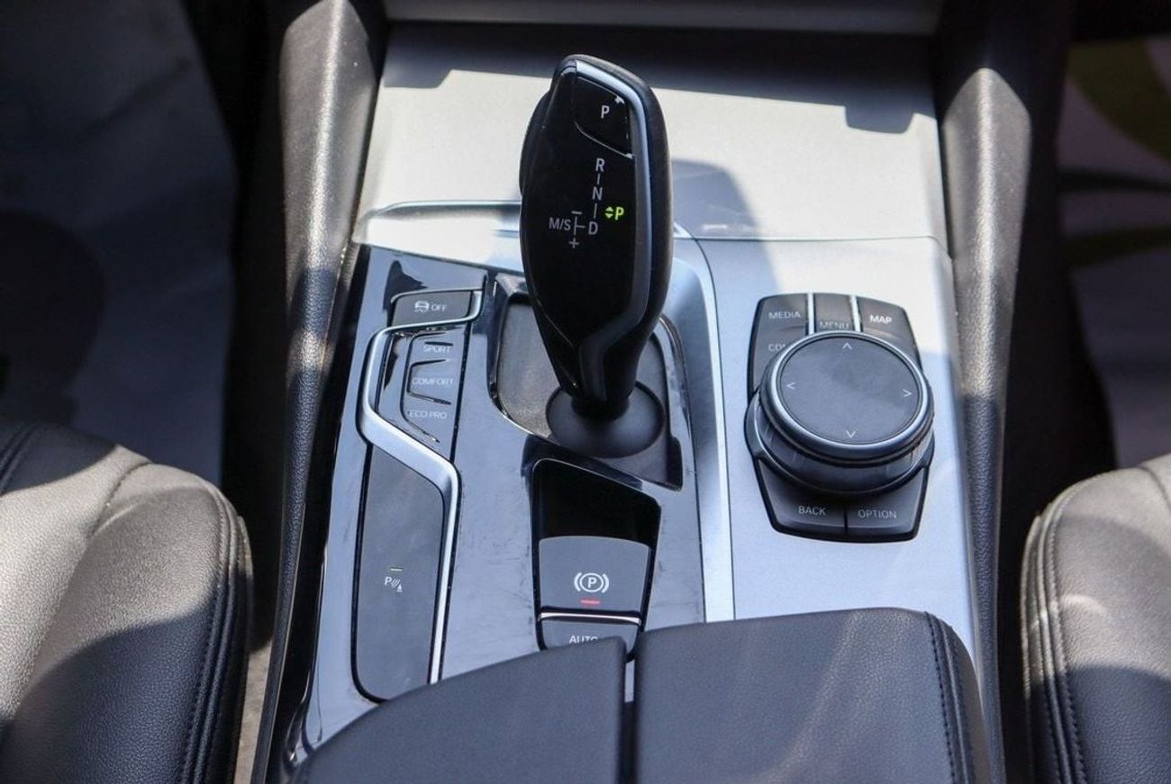 بي أم دبليو 520i Std 2.0L BMW 520i Black Edition/ GCC / 2020 / First Owner original Paint