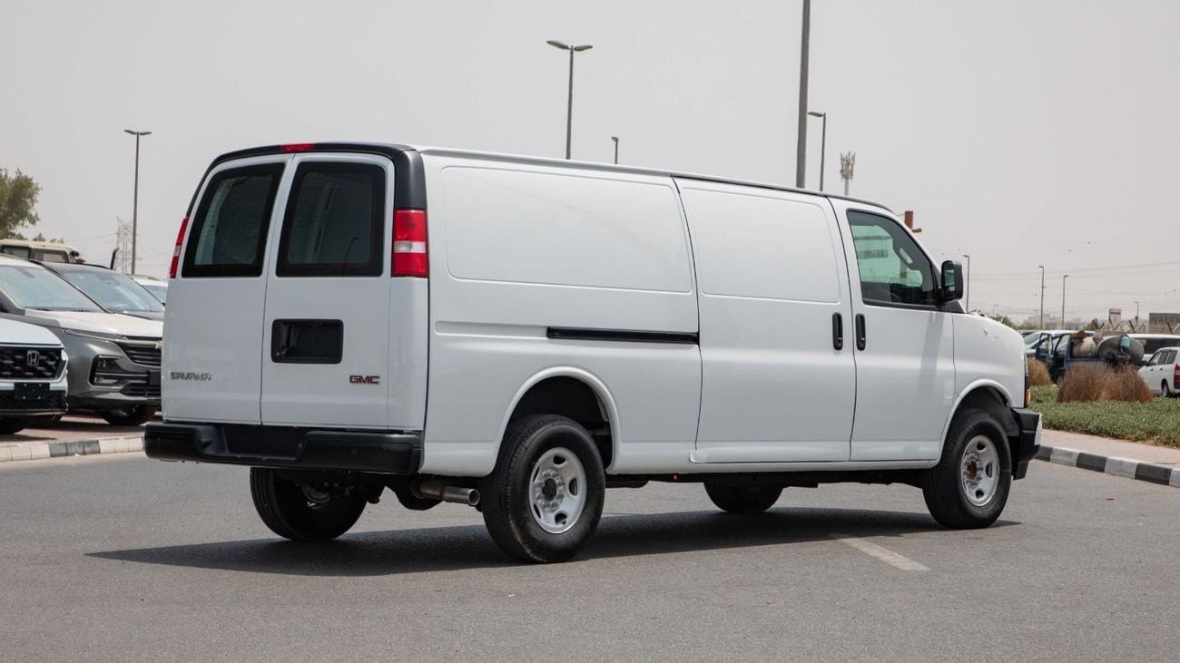 جي أم سي سافانا 2500 Extended Wheelbase 6.6L V8 | Work-Truck Trim | 2025 | GCC