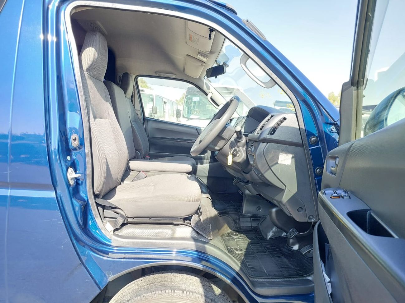 تويوتا هاياس TOYOTA HIACE VAN RHD 2015 MODEL 3.0 L DIESEL AUTOMATIC(PM16253)