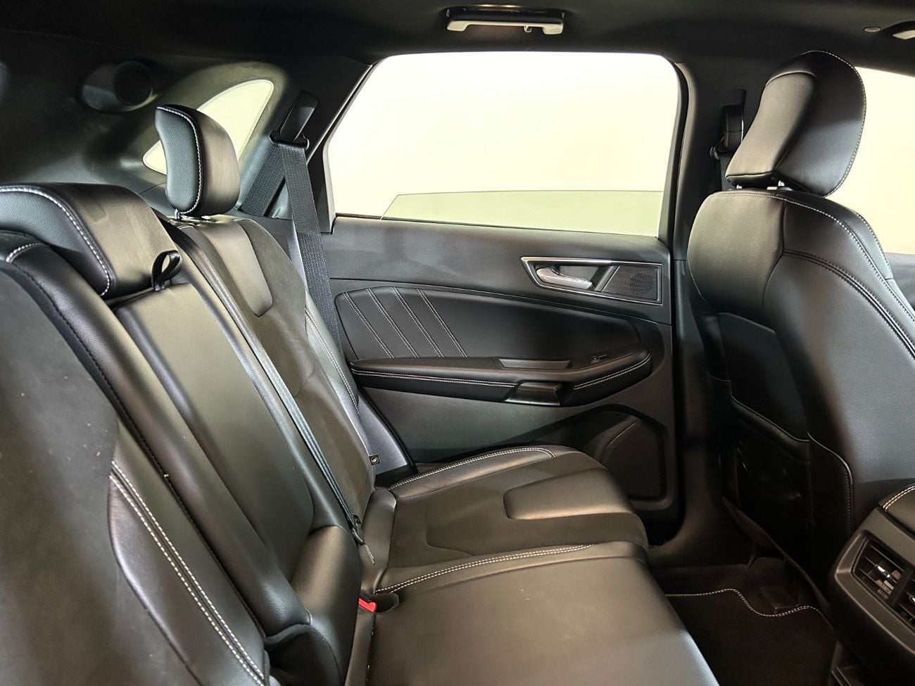 Ford Edge ST SST422 / FEE Insurance + Registration/ AL TAYER MOTORS AL QOUZ SHOWROOM