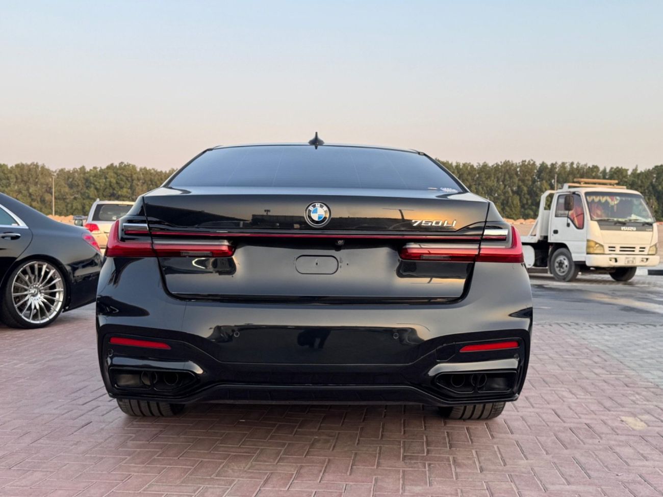 بي أم دبليو 750Li Luxury M Sport Package 4.4L