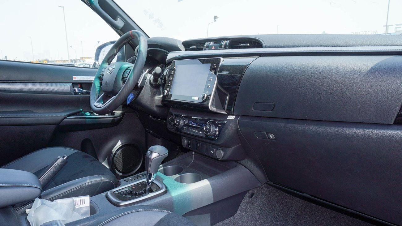 تويوتا هيلوكس GR SPORT 2.8L DIESEL