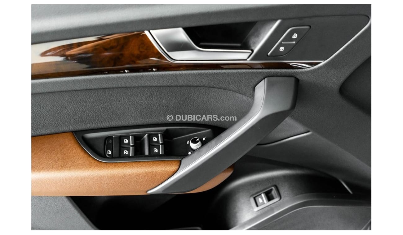 Audi Q5 45 TFSI Quattro Basic 2020 Audi Q5 / Full Audi Service History