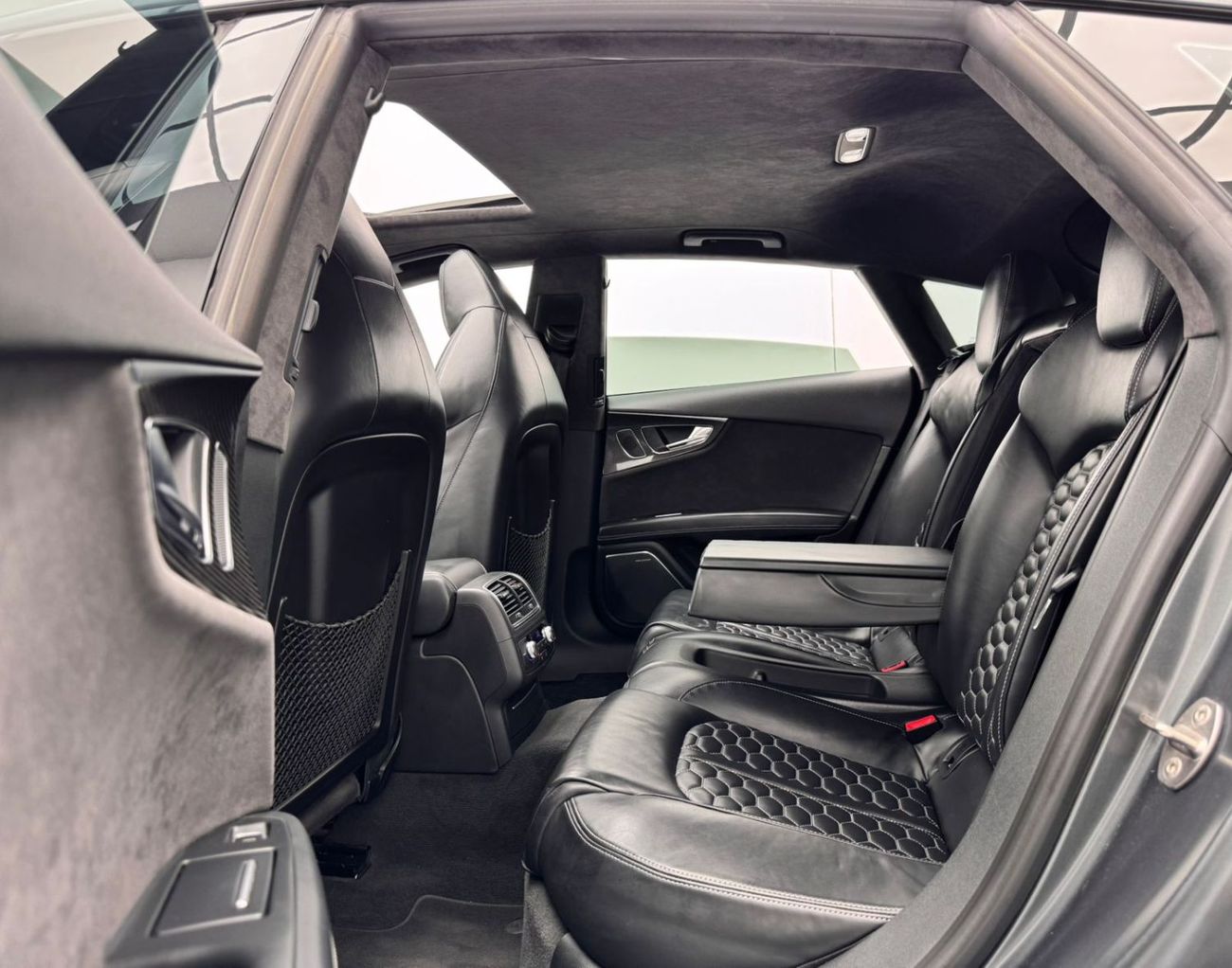 أودي RS7 Performance 4.0L 2016 Audi RS7 Performance Quattro, Service history, Excellent Condition, GCC