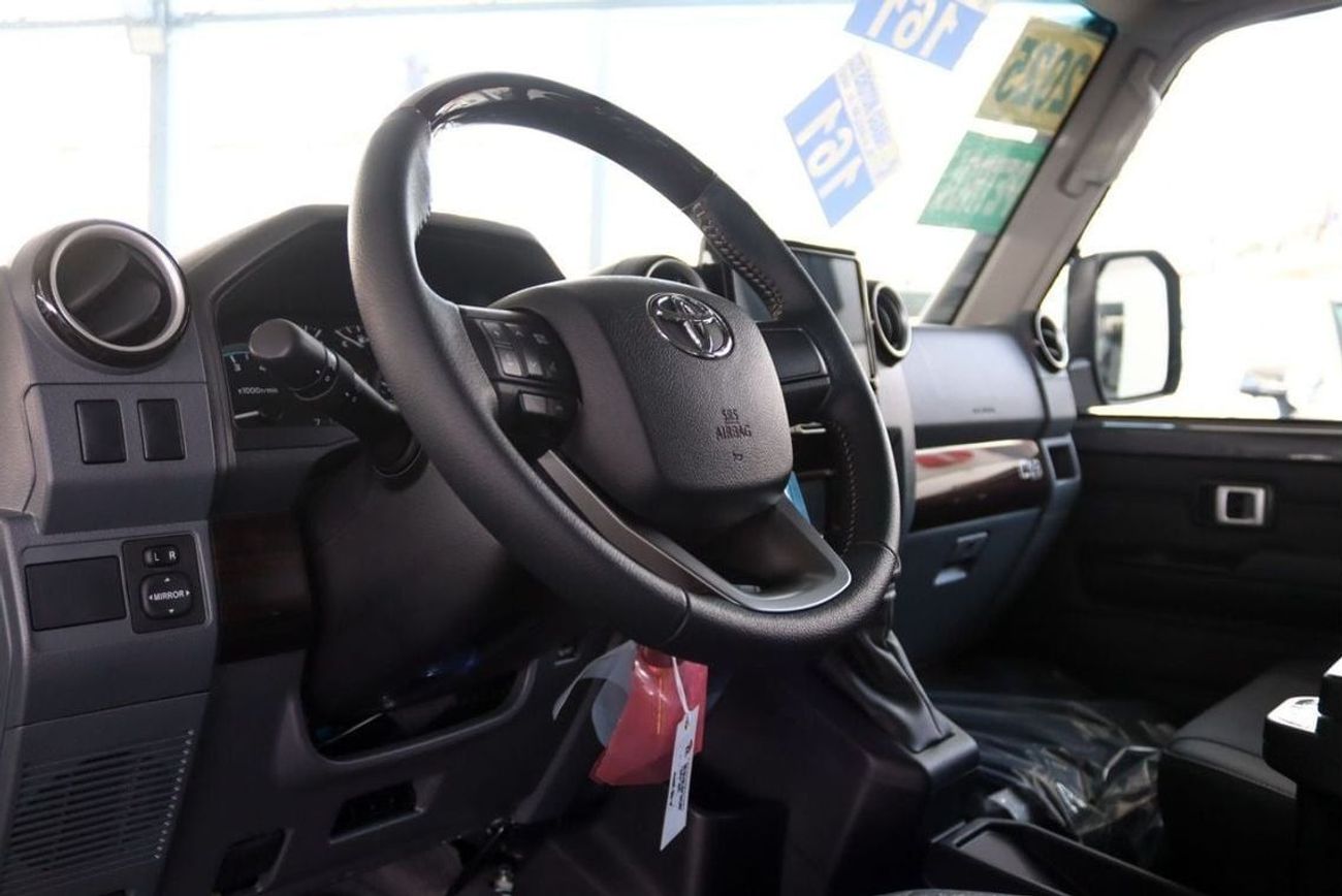 Toyota Land Cruiser 70 2025 TOYOTA LAND CRUISER GRJ 76 4.0 V6 AUTO - **التصدير فقط خارج الخليج**EXPORT ONLY** 40 ANNIVERSAR