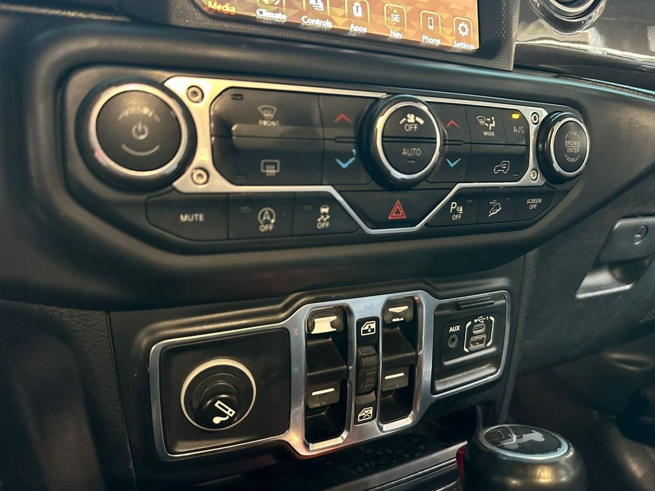 Jeep Wrangler 3.6L Pentastar V6 - 6-cylinder 8-speed automatic