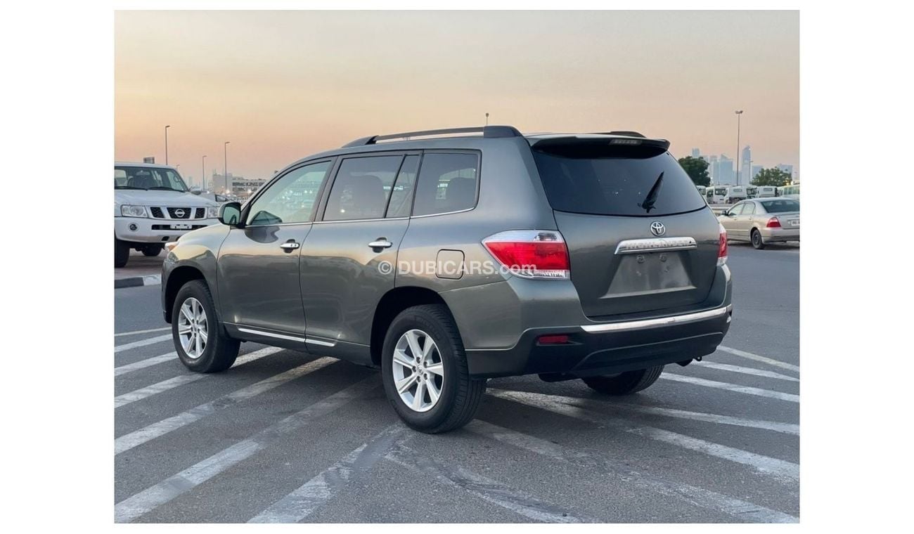 Toyota Highlander “Offer”2013 Toyota Highlander 3.5L V6 4x4 AWD Electric Seats + Rear CAM - - UAE PASS