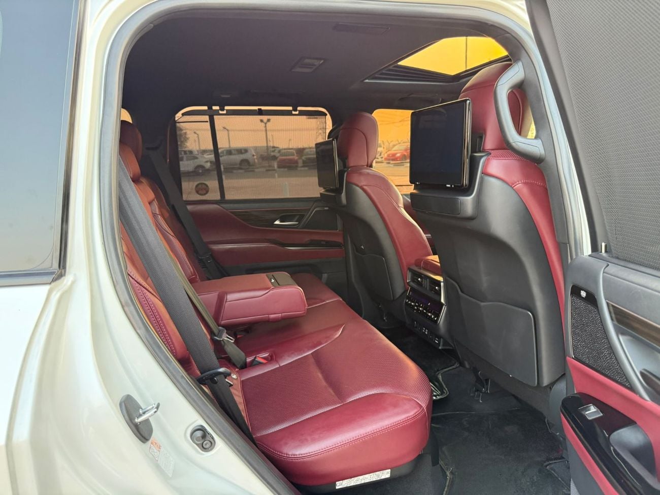 Lexus LX600 SIGNATURE 2023 LEXUS Lx600 SIGNATURE 7 SEATS 3.5TT AL FUTTAIM GCC 1st OWNER   KM: 71,000 PRICE: