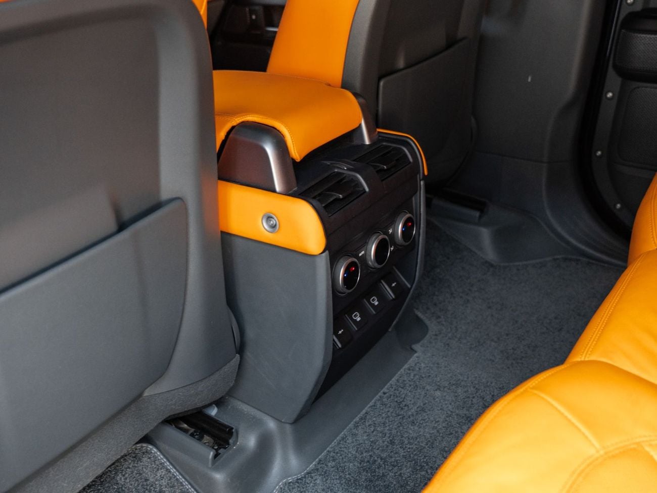 لاند روفر ديفندر 110 HSE P400