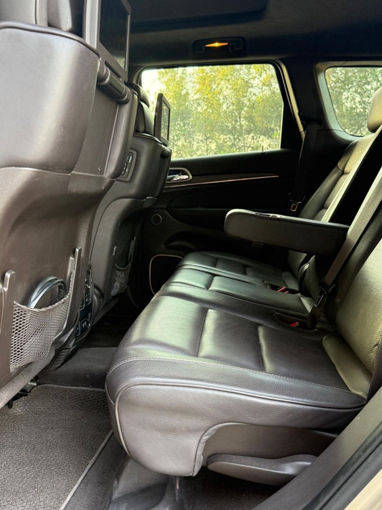 جيب جراند شيروكي Summit 5.7L (350 HP)