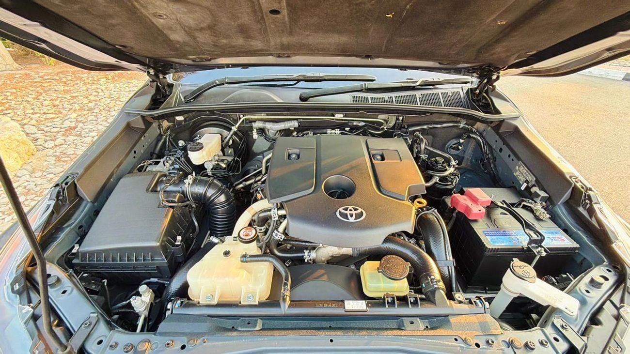 تويوتا هيلوكس OFF ROAD MODIFIED | BULL BAR WITH HEAVY FOCUSED LIGHTS | AUTOMATIC TRANSMISSION | REAR VIEW CAMERA |