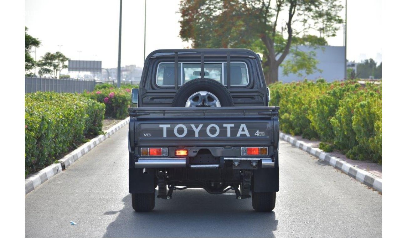 Toyota Land Cruiser Pick Up Double Cab  LX Limited V8 4.5L Diesel Manual Transmission