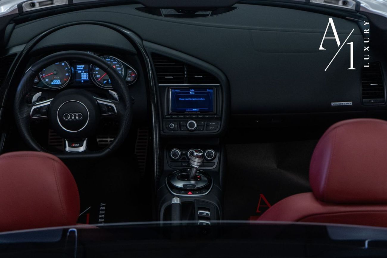 Audi R8 Spyder FSI 4.2L (430 HP) 2014 Audi R8 Quattro Spyder V8, Service History, Very Low Kms, Carbon Fiber