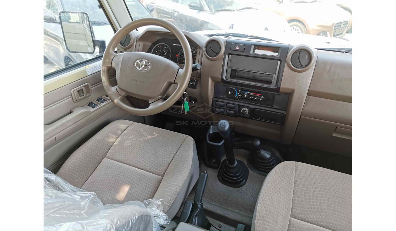 Toyota Land Cruiser Pick Up 4.2L 6CY Diesel, 16" Tyre, Dual Airbags, Front A/C, Fabric Seats, Xenon Headlights (CODE # LCDC02)