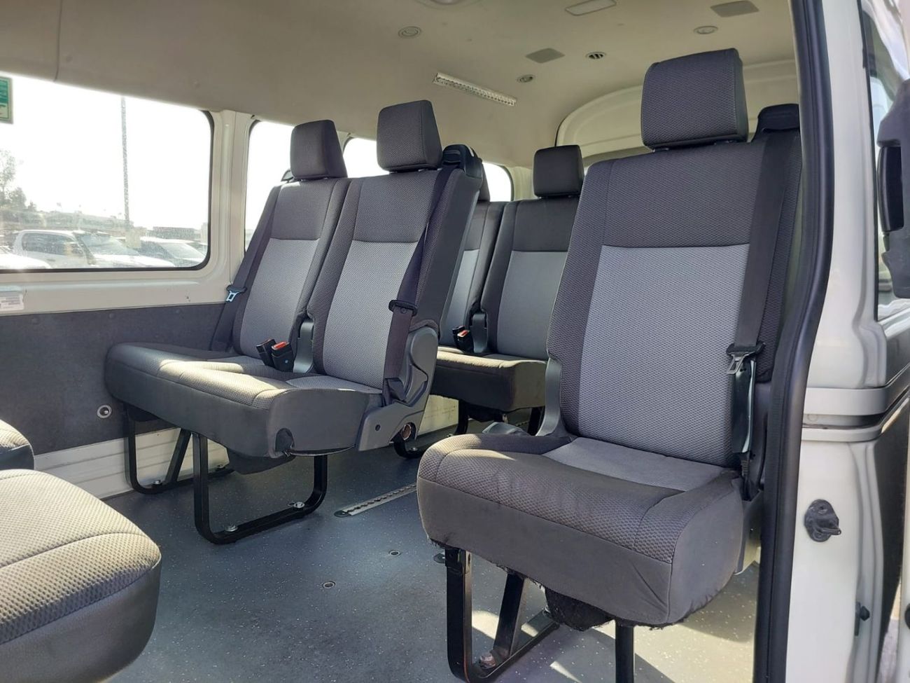 Toyota Hiace TOYOTA HIACE COMMUTER VAN RHD 2020 MODEL 2.8 L DIESEL AUTOMATIC(PM14152)